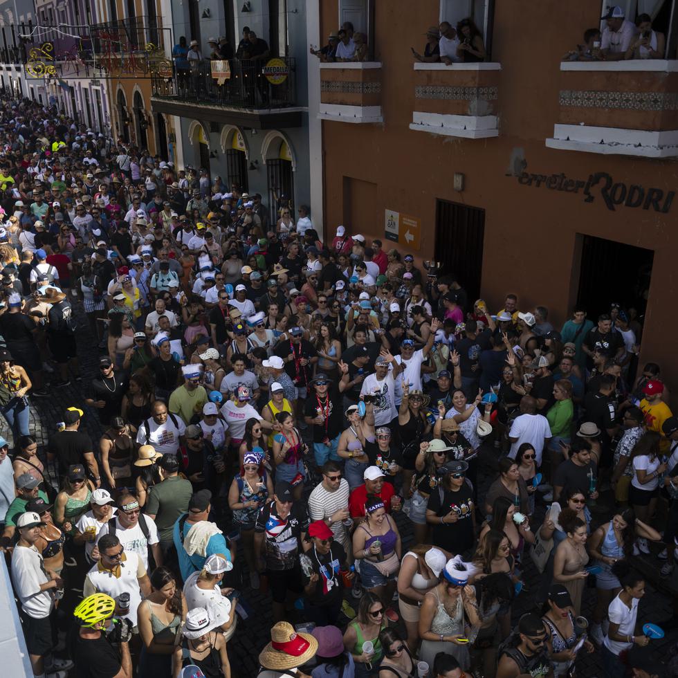 Miles de personas visitaron el Viejo San Juan para celebrar el último día de las tradicionales fiestas de la Calle San Sebastián.
