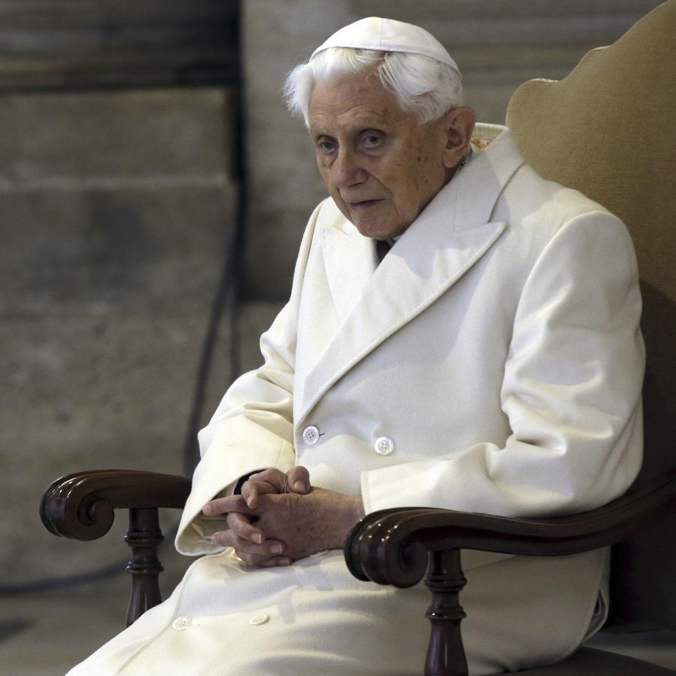 Foto de archivo del papa emérito Benedicto XVI, en la Basílica de San Pedro, Ciudad del Vaticano, el 8 de diciembre de 2015.