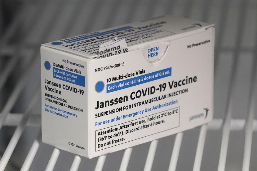 Una caja con la vacuna de Johnson & Johnson contra el coronavirus.