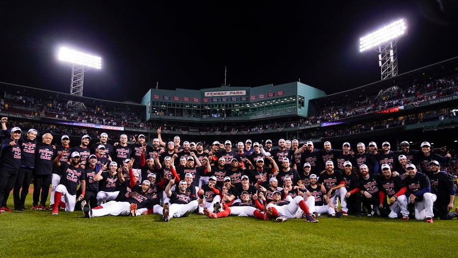 Photo of the team after the victory to qualify for the American League Championship Series.