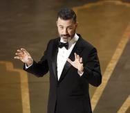 El presentador Jimmy Kimmel hizo referencia a la bofetada que le propinó Will Smith a Chris Rock en la edición del 2022 de los Premios Oscar EFE/EPA/ETIENNE LAURENT