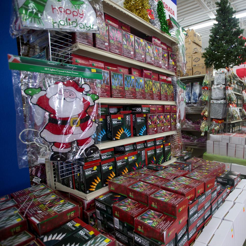 La venta de luces, ornamentos, árboles artificiales y artículos de decoración para el hogar con motivos navideños tuvieron gran demanda en el mes de octubre.
