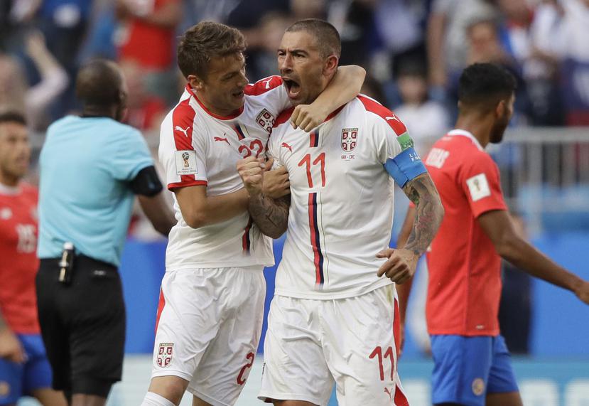 Aleksandar Kolarov (11) celebra su gol contra Costa Rica. (AP)