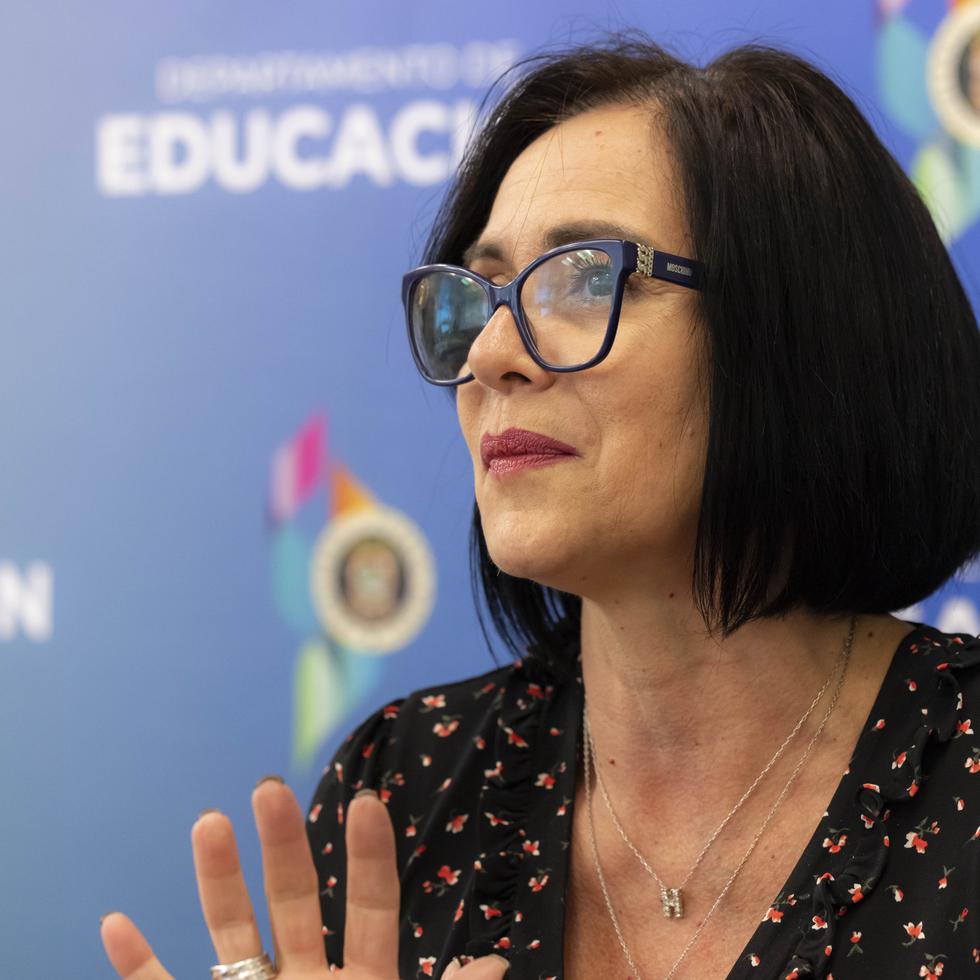 La secretaria de Educación, Yanira Raíces Vega, ha rechazado que las denuncias de politización alteren el proceso de descentralización.