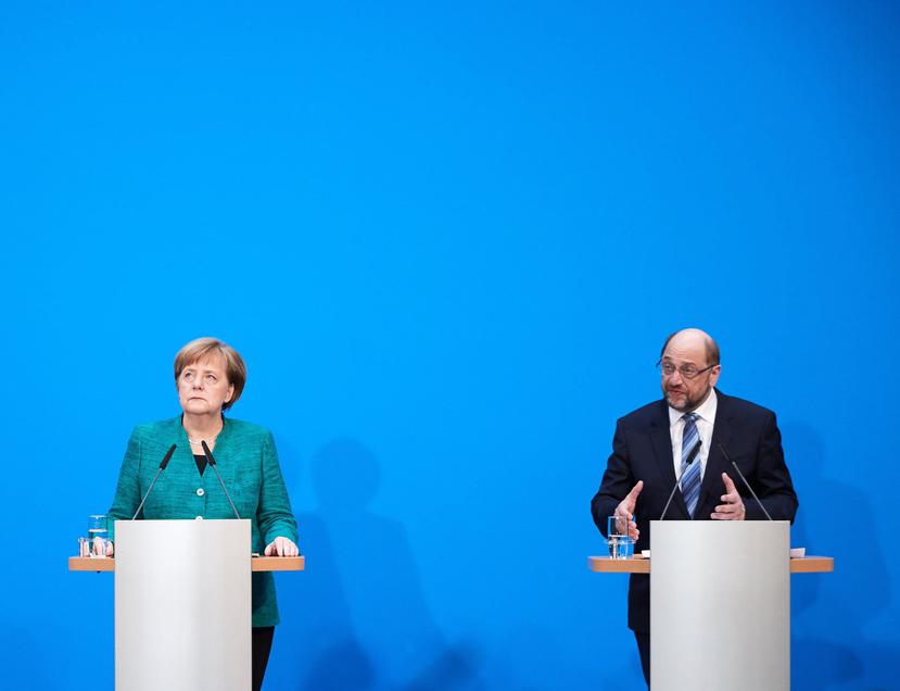 Angela Merkel y el líder del Partido Socialdemócrata (SPD), Martin Schulz, durante una rueda de prensa en la sede de la Unión Cristianodemócrata (CDU), en Berlín, Alemania (EFE).