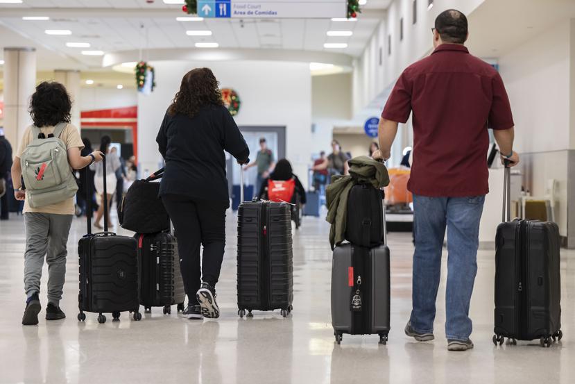 La investigación precisó que las tarifas para vuelos domésticos, entre estados y territorios de Estados Unidos, tienen un promedio superior a los precios de este año. (Archivo)