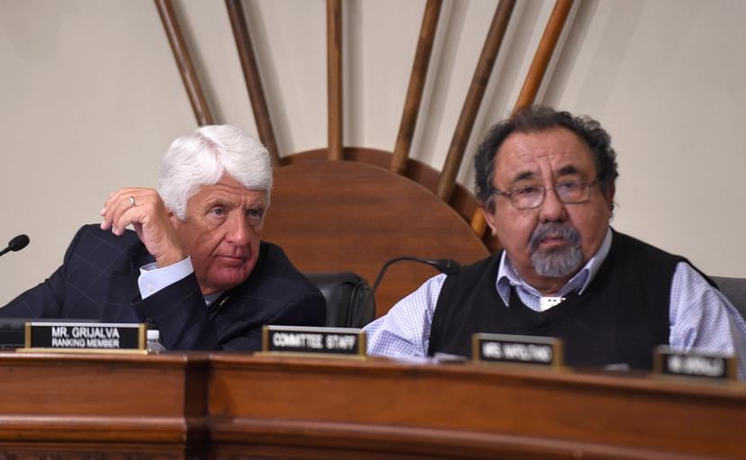 El demócrata Raúl Grijalva (derecha) encabeza la misiva enviada al presidente del Comité de Recursos Naturales de la Cámara baja federal, Rob Bishop, izquierda. (GFR Media)