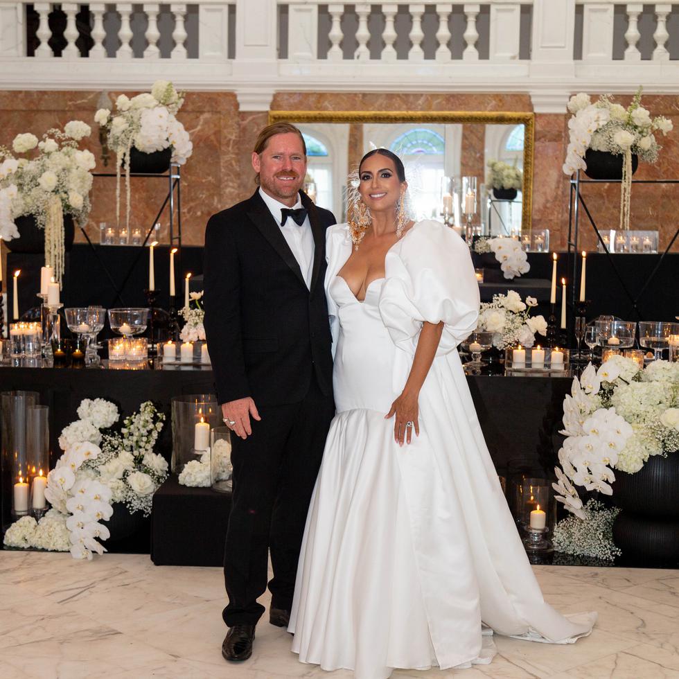 Scott Ramsay y Erika Peña disfrutaron de una boda en Puerto Rico, rodeados de amigos y familiares.
