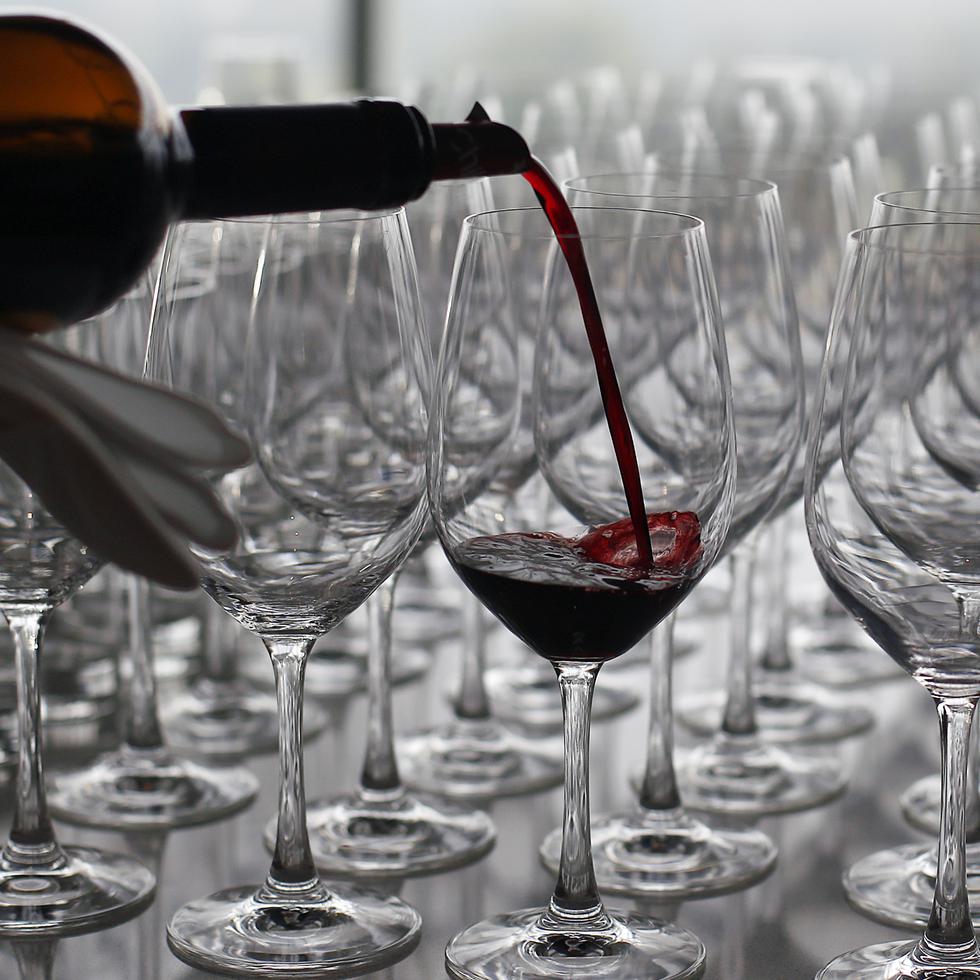 La degustación de vinos es un acto inteligente y es una experiencia sensorial en la que se exploran los matices y complejidades de esta bebida que tiene una historia de muchos siglos.