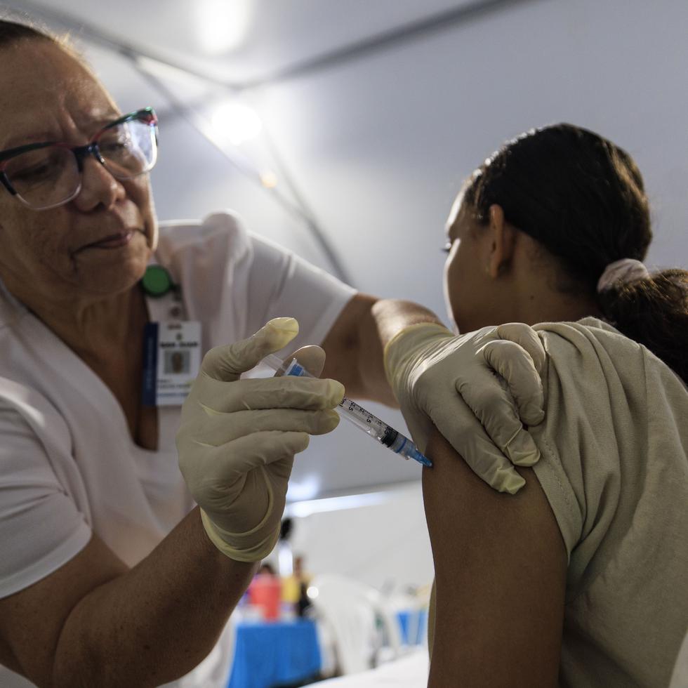 En Puerto Rico, conforme a la ley sobre inmunizaciones compulsorias a menores (Ley 25-1983), se requiere que todos los estudiantes sigan un “itinerario de vacunación”, según su edad.
