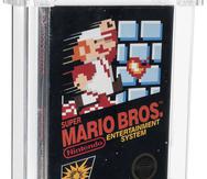 Esta foto facilitada por Heritage Auctions muestra un cartucho sin abrir del juego Super Mario Bros., de Nintento, adquirido en 1986 y olvidado por décadas en un cajón, que se vendió por $660,000 dólares en una subasta.
