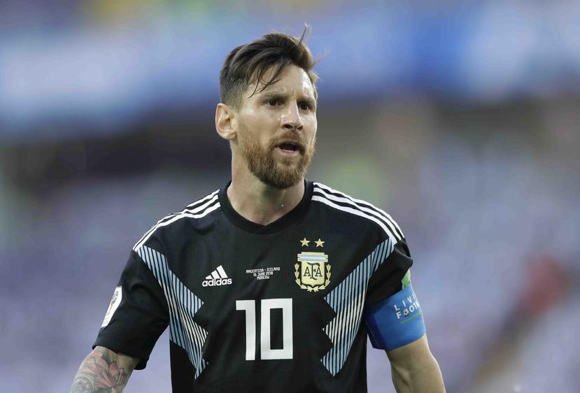 El astro Lionel Messi malogró un penal en el inicio del cuarto Mundial de su carrera. (AP)