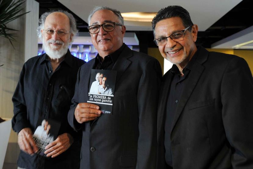 Jacobo Morales, Sunshine Logroño y Silverio Pérez (de izq. a der.) componen el grupo de sátira los Rayos Gamma. El cuarto integrante, el comediante Horacio Olivo, falleció en 2016. (GFR Media)