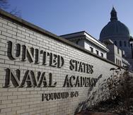 Archivo - Una entrada al campus de la Academia Naval de Estados Unidos, el 9 de enero de 2014 en Annapolis, Maryland. (AP Foto/Patrick Semansky, Archivo)