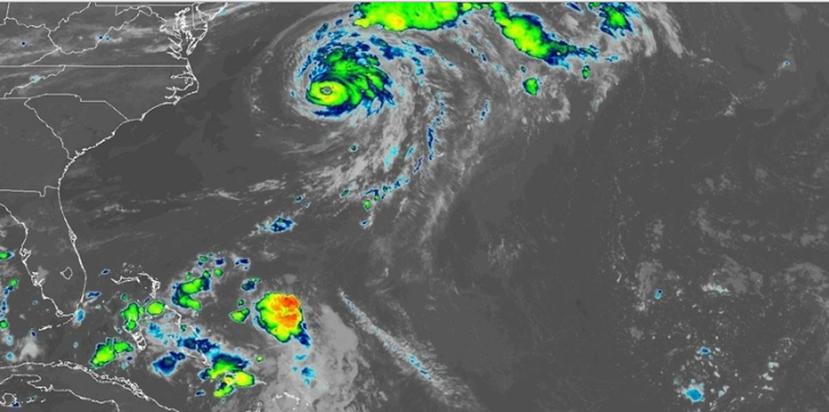 En la imagen de satélite se observa el huracán Chris al norte y los remanentes de Beryl al sur. (Captura / NOAA)