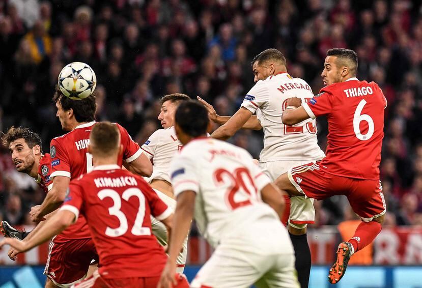 En los primeros compases, el Bayern rozó el gol con un tiro libre de James Rodríguez que salió apenas desviado. (EFE / Lukas Barth)