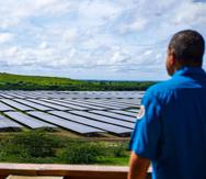 El gobernador Pedro Pierluisi visitó la finca de energía solar Ciro One, en Salinas, con capacidad de generar 90 megavatios.