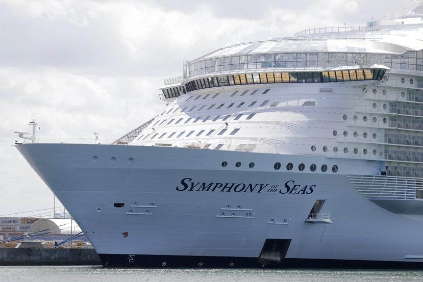 El barco Royal Caribbean Symphony of the Seas reportó sobre 40 pasajeros que dieron potivio en las pruebas de COVID-19 en un viaje este pasado fin de semana.