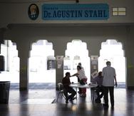 Ambiente en el colegio de votación de la escuela Agustín Stahl en Bayamón.