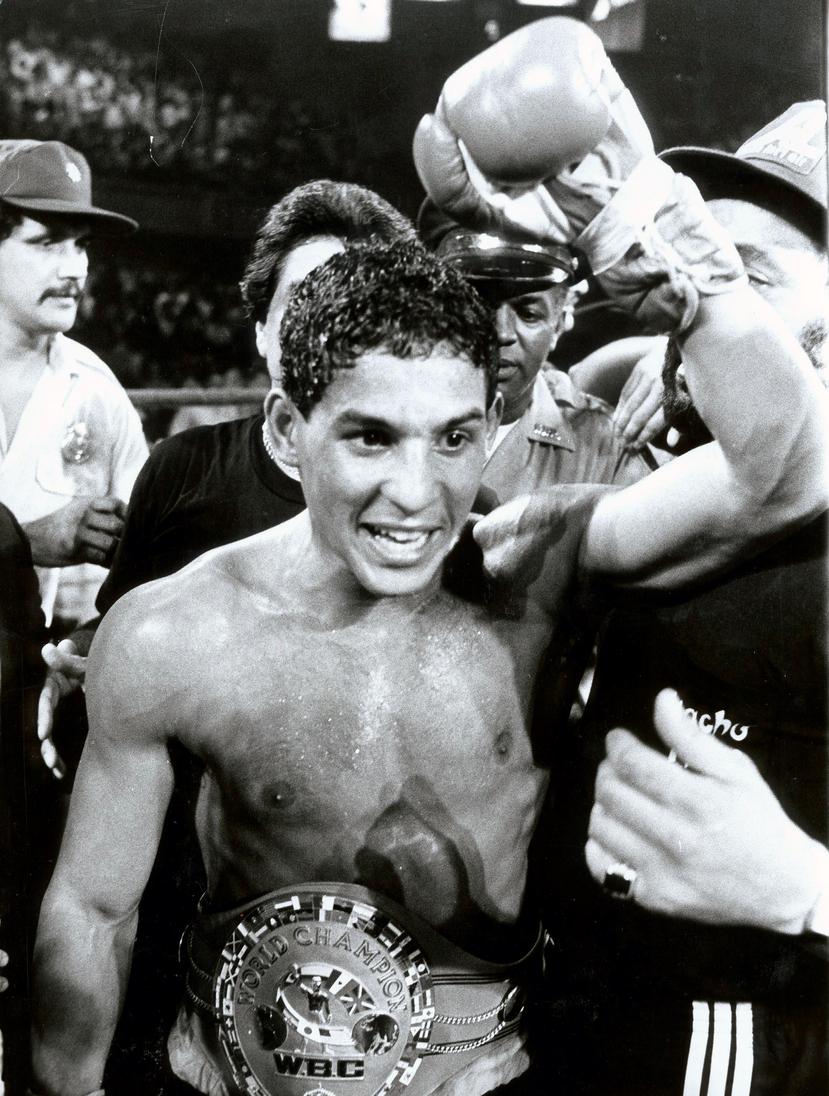 Héctor “Macho” Camacho celebra tras derrotar a Rafael Solís el 18 de noviembre de 1983. (GFR Media)