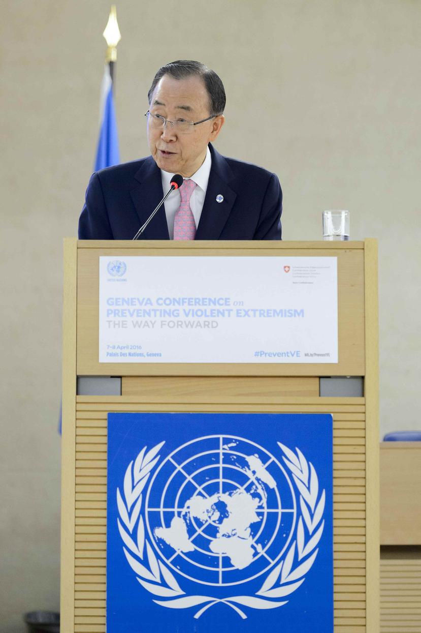 El secretario general de la ONU, Ban Ki-moon, ha manifestado que la ceremonia de firma es sólo el primer paso en la aceleración de esfuerzos para hacer frente al cambio climático. (EFE / Martial Trezzini)