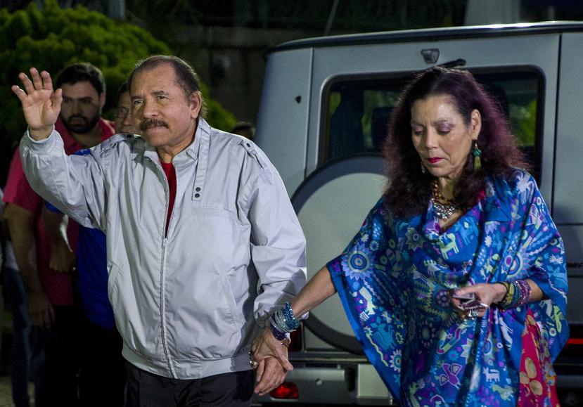 Daniel Ortega u su esposa, Rosario Murillo, ganaron la contienda. (EFE)