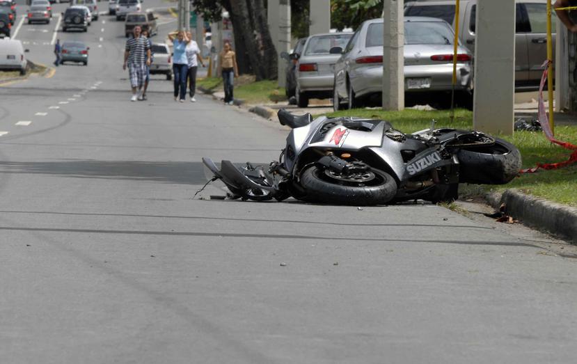 El incidente en el que murió un motociclista ocurrió a eso de las 7:00 p.m. en Dorado. (Archivo / GFR Media)
