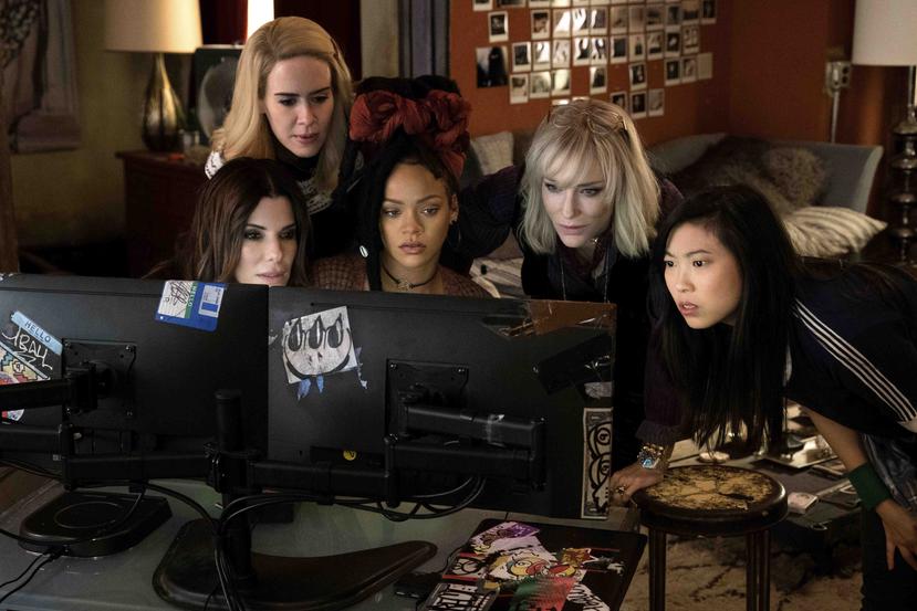 De izquierda a derecha a Sandra Bullock, Sarah Paulson, Rihanna, Cate Blanchett y Awkwafina en "Ocean's 8". (AP)