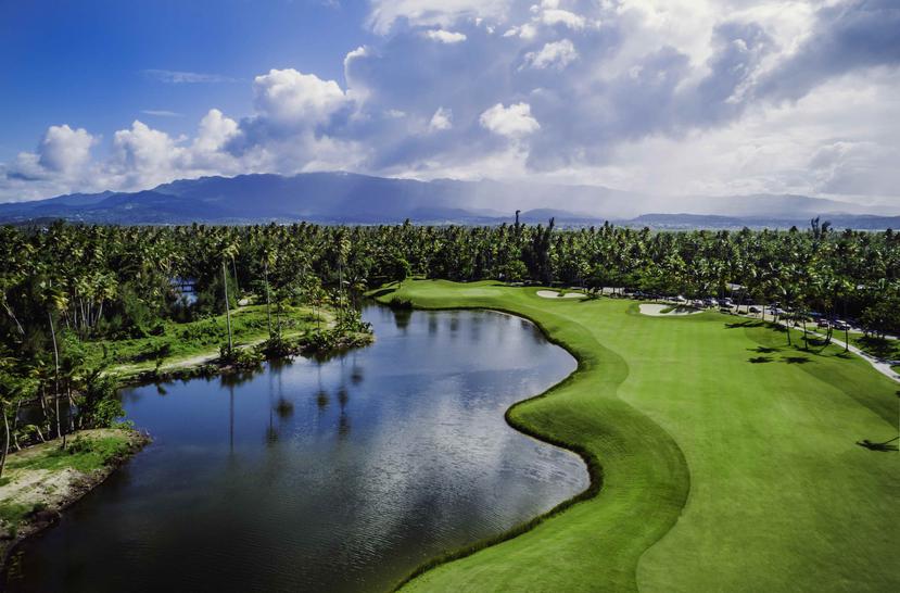 El campo de golf en Bahía Beach Resort fue diseñado por Robert Trent Jones Jr. (Discover Puerto Rico)