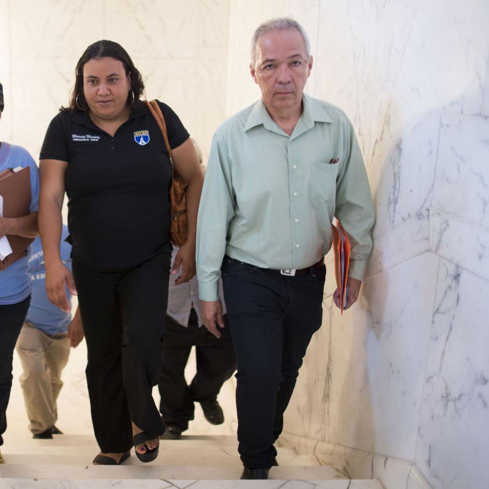 Los líderes magisteriales Eva Ayala Reyes, Mercedes Martínez y Emilio Nieves a su llegada a La Fortaleza para una reunión celebrada en junio de 2020.