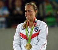 Instante en que la tenista puertorriqueña Mónica Puig escucha La Borinqueña luego de ganar la final olímpica sobre la alemana Angelique Kerber en Río 2016.