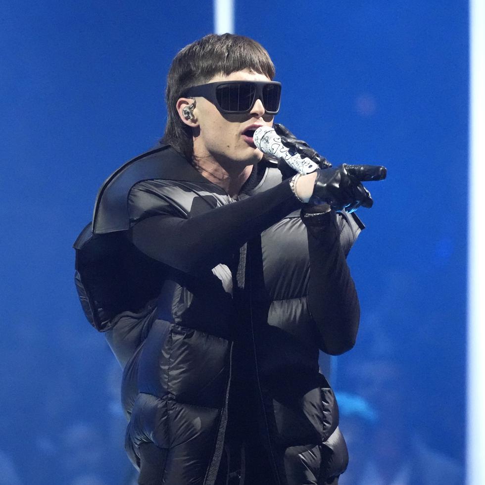 Peso Pluma durante su presentación en los Premios MTV a los Videos Musicales 2023.