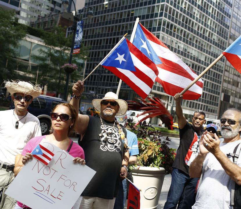 Puertorriqueños protestan frente a Citigroup. (ESPECIAL / EDUARDO BAYER)
