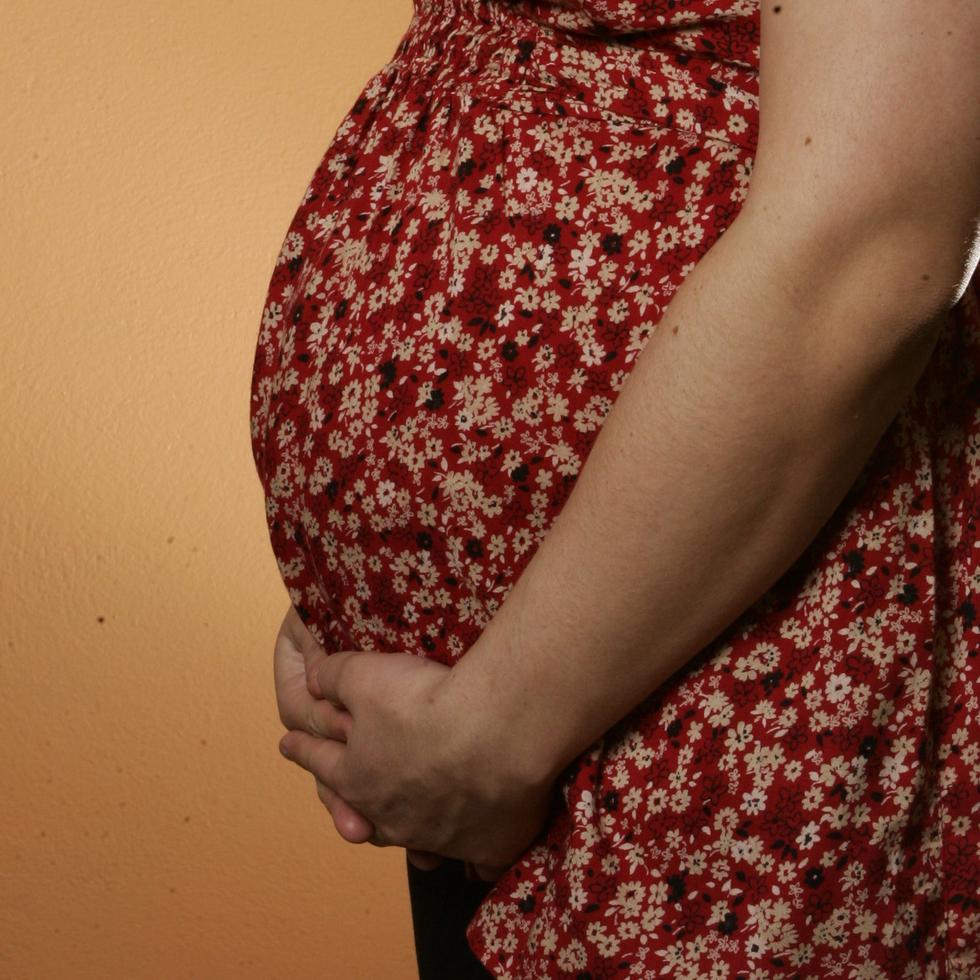 La entidad estatal detalló que de los 3.203 embarazos en niñas de 10 a 14 años este año en Guatemala, un 35 % de ellas dieron a luz, es decir en 1.121 casos. EFE/Zayra Mo/Archivo
