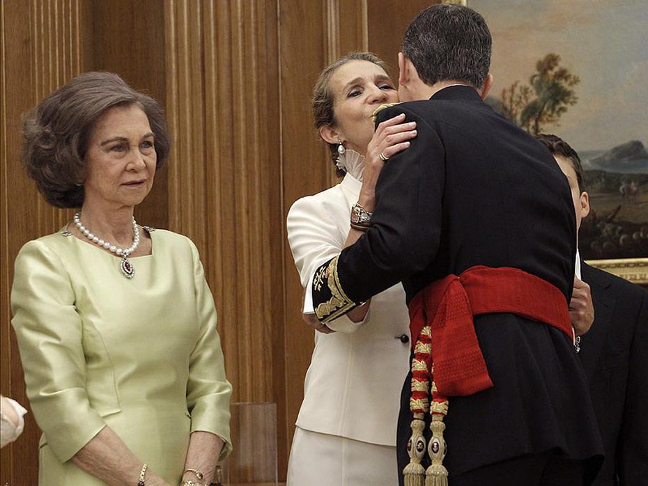 A la ceremonia también asistió la Infanta Elena junto a su hijo mayor, Felipe Juan Froilán. La Infanta Cristina no acudió al evento para no opacarlo, debido al caso que enfrente ante la Justicia por lavado de dinero. EFE