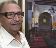 El puertorriqueño Rafael Tufiño, frente a su obra "La Botella", se distinguió por trabajar un sinnúmero de ramas del arte.