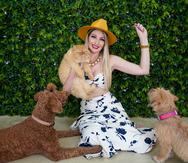 La modelo y empresaria, Desi Abrams, es parte del grupo de voluntarios que ayuda al albergue de animales El Foster Club.