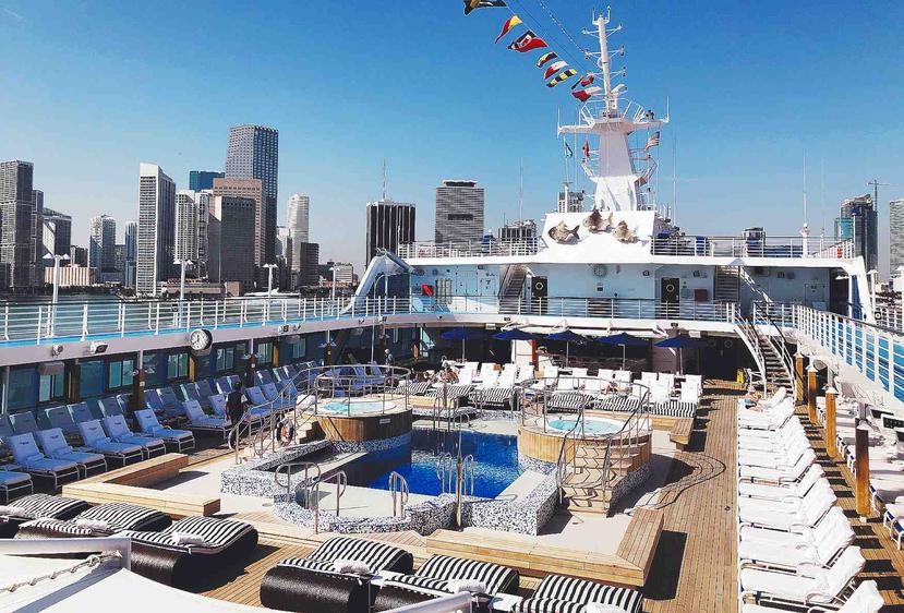 El Insignia, de Oceania Cruises, tiene cabida solo para 684 pasajeros, lo que garantiza el servicio exclusivo y especializado en una travesía de tanta envergadura, como lo es el viaje alrededor del mundo.