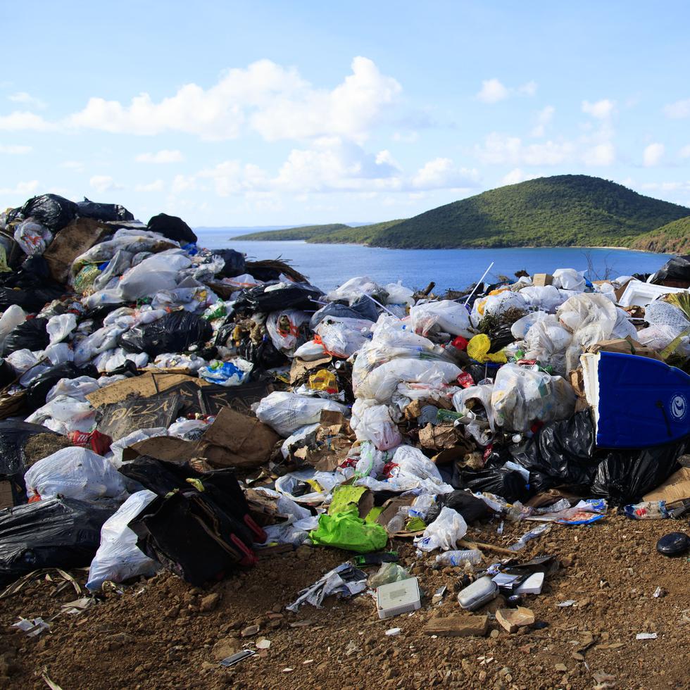 Debemos considerar que vivimos en una isla donde el espacio es limitado para la disposición de basura y ya varios rellenos sanitarios están cerrados o llegando a sus límites, escribe Diana Buitrago