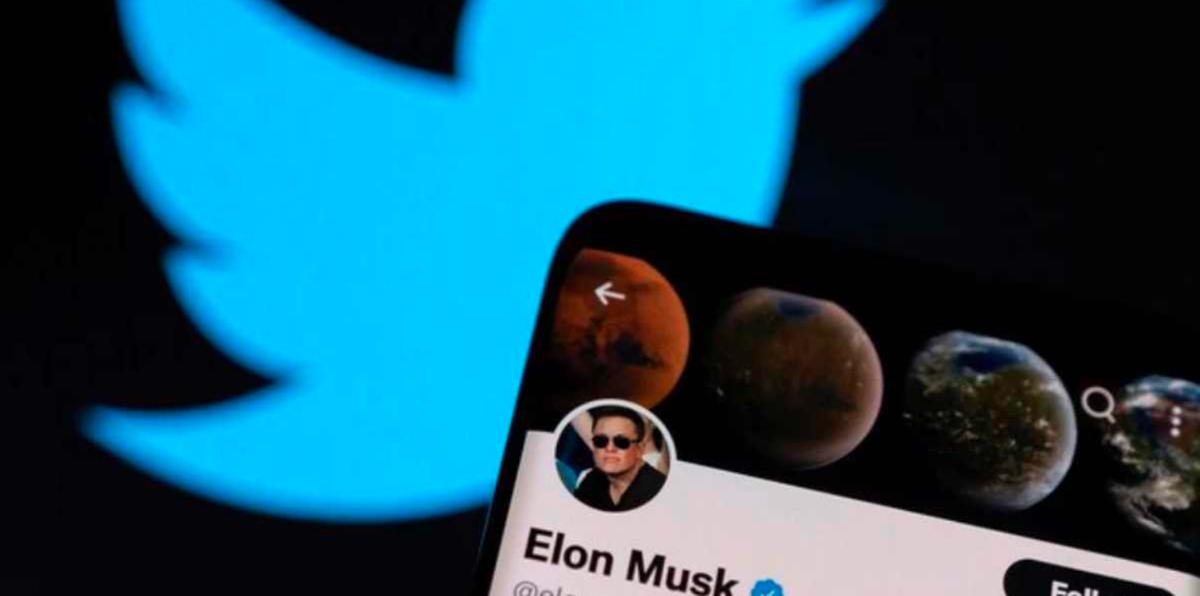 Hace solo un año, cuando la dirección de Twitter aceptó la compra de Musk -que aún tardaría seis meses en concretarse, tras numerosos vaivenes del millonario-, el mismo Dorsey escribió un tuit en el que alababa la llegada de Musk.