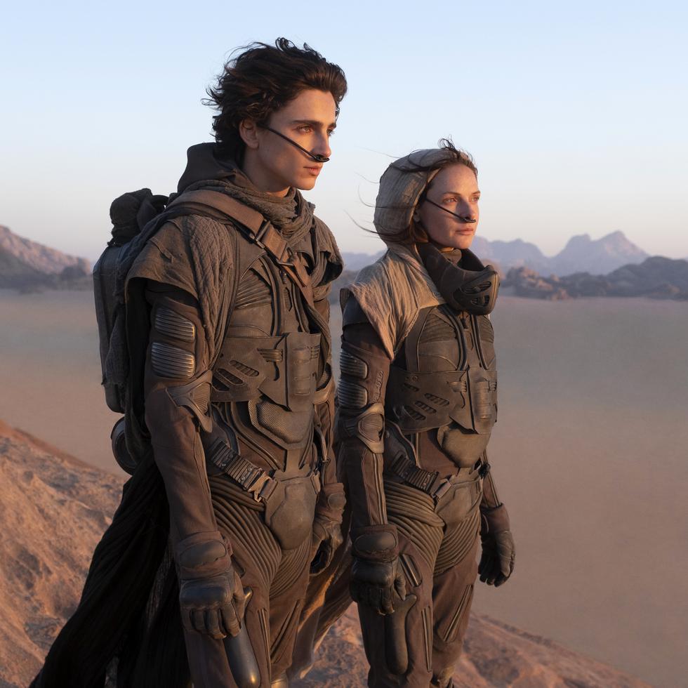 La película "Dune" está protagonizada por Timothee Chalamet, a la izquierda, y Rebecca Ferguson. (Warner Bros. Pictures vía AP)