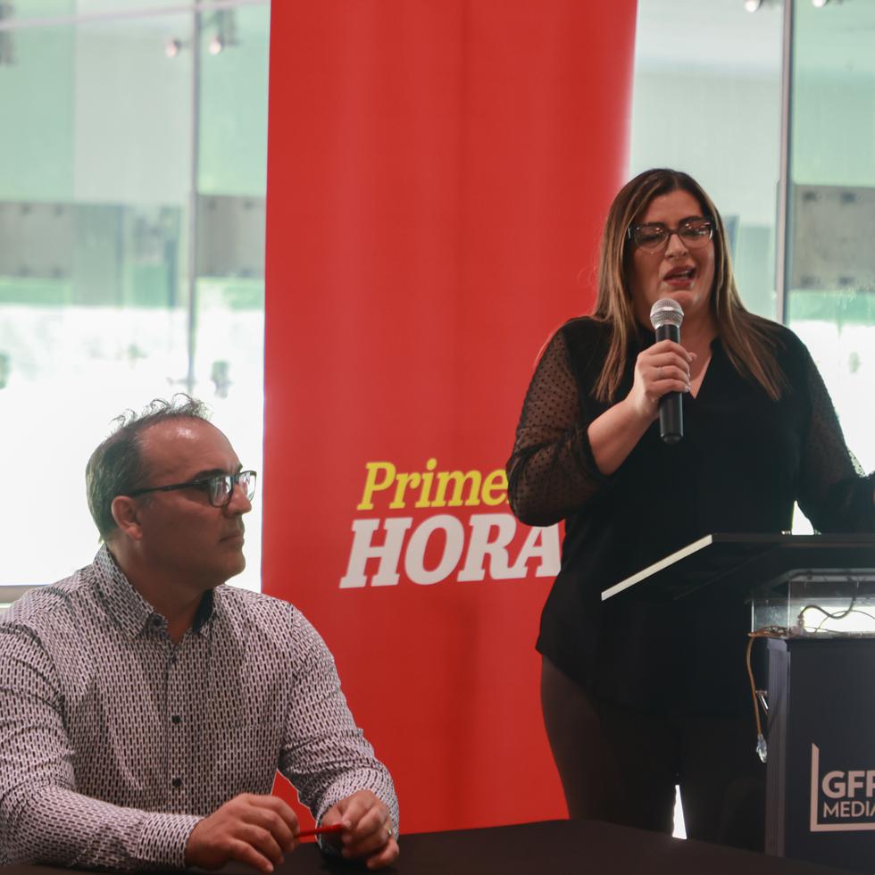 Pedro Zorrilla, principal oficial ejecutivo de GFR Media, junto a la subdirectora de Primera Hora, Ana Enid López Rodríguez, dieron detalles de las actividades abiertas al pueblo para celebrar los 25 años de la marca.