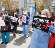 Personal de enfermería del Jacobi Medical Center llevaron a cabo una protesta durante el día de hoy. (EFE / Justin Lane)