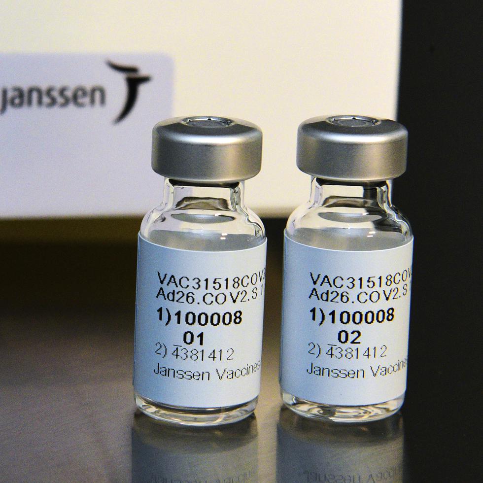 La vacuna de Johnson & Johnson, desarrollada por Janssen Pharmaceuticals, se administra en una sola dosis.