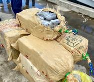 Fardos de cocaína que incautó la Guardia Costera de una embarcación ilegal en las costas de Puerto Rio.