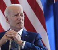 El presidente de Estados Unidos, Joe Biden, responde preguntas sobre el límite de deuda de Estados Unidos antes de una reunión bilateral con el primer ministro de Australia, Anthony Albanese, en un aparte de la cumbre del G7 en Hiroshima, Japón, el sábado 20 de mayo de 2023. (AP Foto/Susan Walsh)