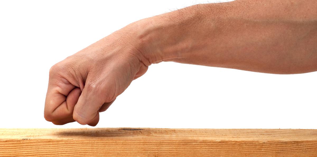 La idea de golpear la madera, según el portal especializado “Touch Wood for Luck”, busca prevenir a la persona de alguna situación mala.