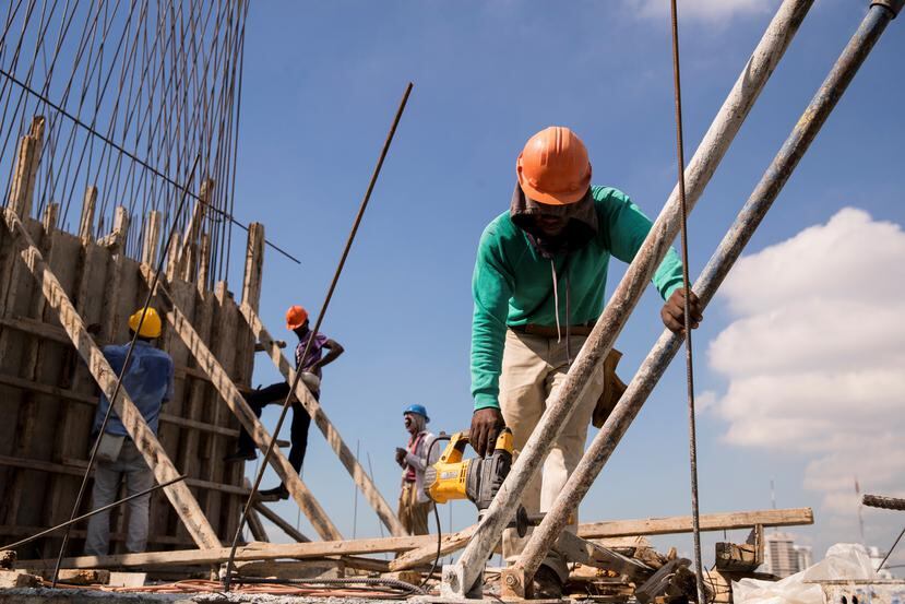 La idea es que los trabajadores dominicanos capacitados y que ya residen aquí puedan ayudar a suplir la demanda de mano de obra, aun si su estado migratorio es irregular.
