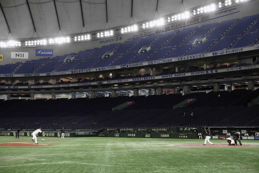 Los partidos de pretemporada de la liga japonesa de béisbol se están jugando sin público. (AP)