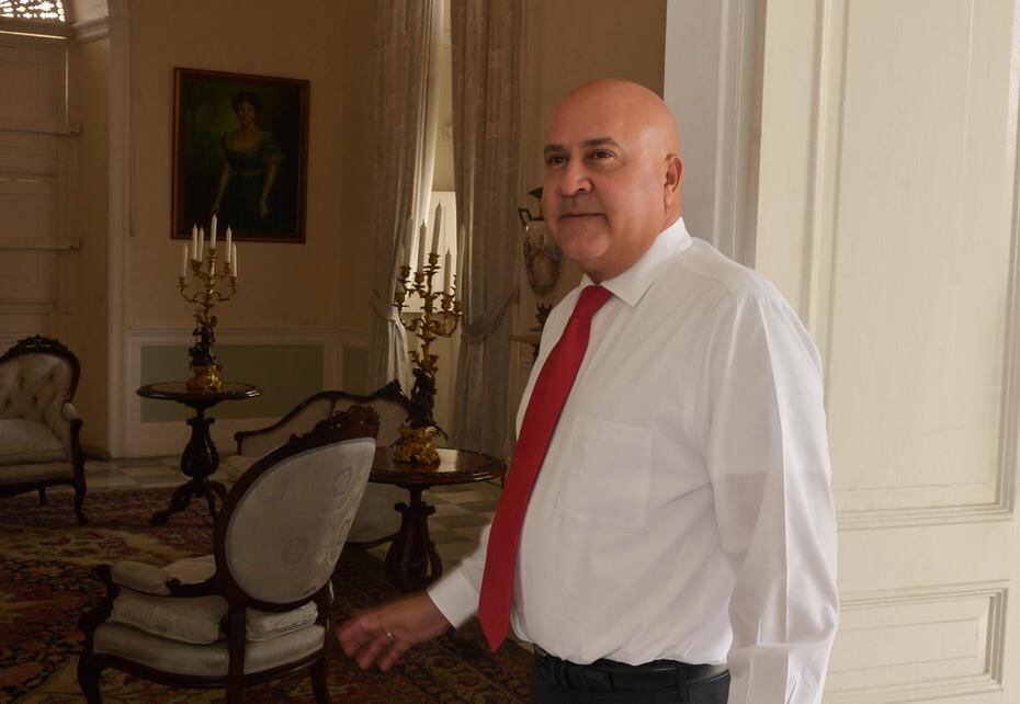 El alcalde de Guayama, Eduardo Cintrón, anunció el 8 de abril de 2022 que se declaró culpable a nivel federal por corrupción. La fiscalía federal recomendó que le imponga una sentencia de 46 meses de prisión.